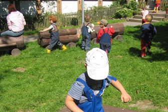 Spielende Kinder