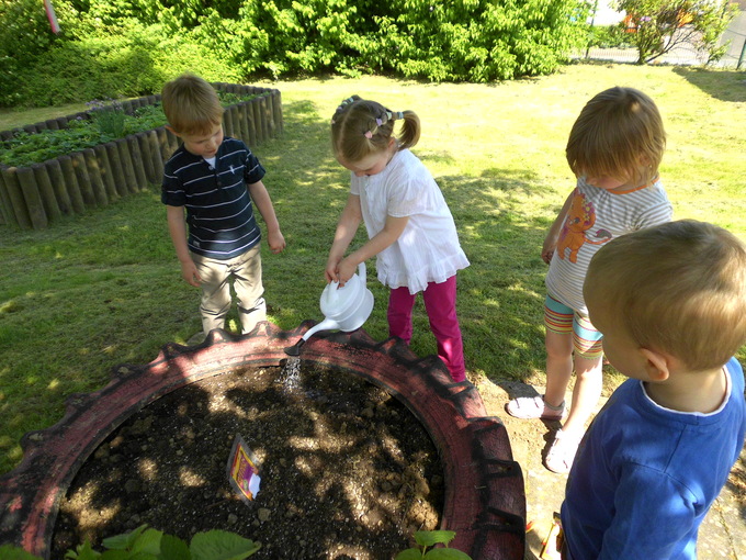 Spielende Kinder